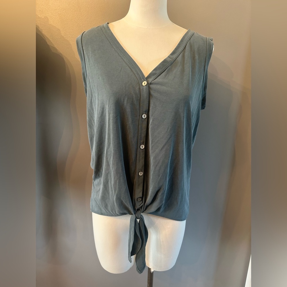 Sleeveless Button-Down Top - blue/green